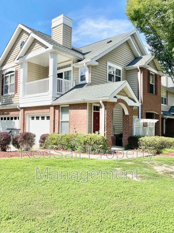 Primary Photo - 700 River Rock Way