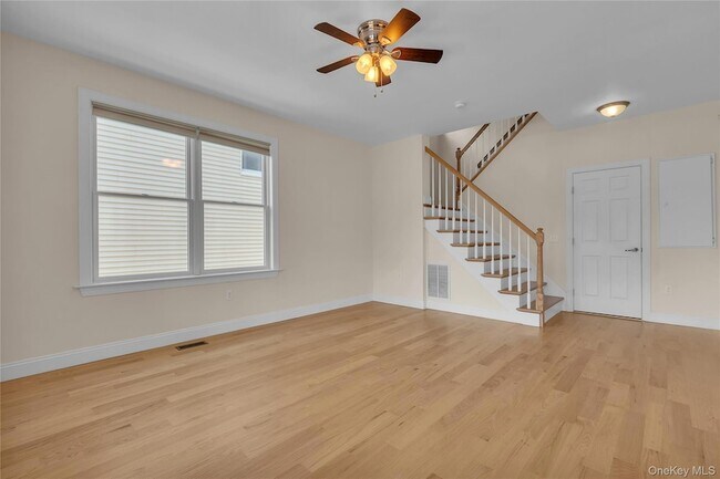 Building Photo - 31 Maple St