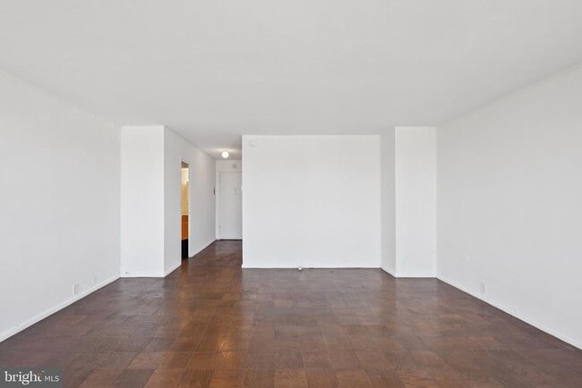 Building Photo - 200 Locust St