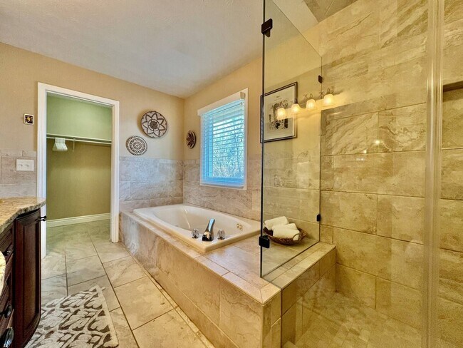 Building Photo - Executive home in West Chester Game Room Hot Tub