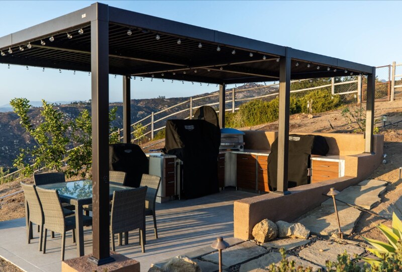 Building Photo - 18000 Sunset Point