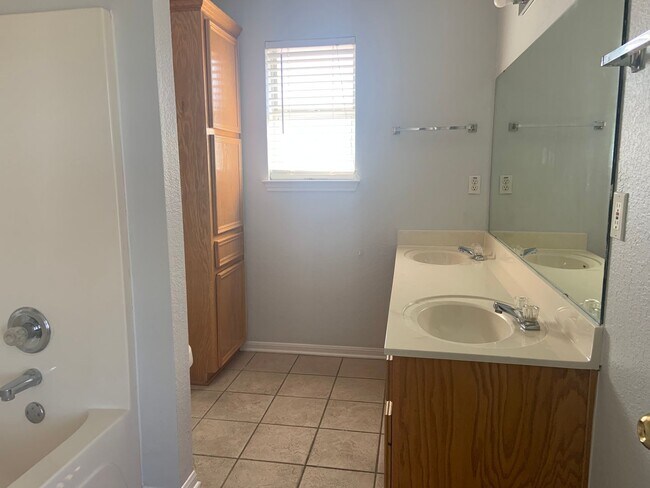 Building Photo - 4611 Hitchrock Dr