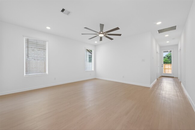 Building Photo - 13071 Pne Trace St