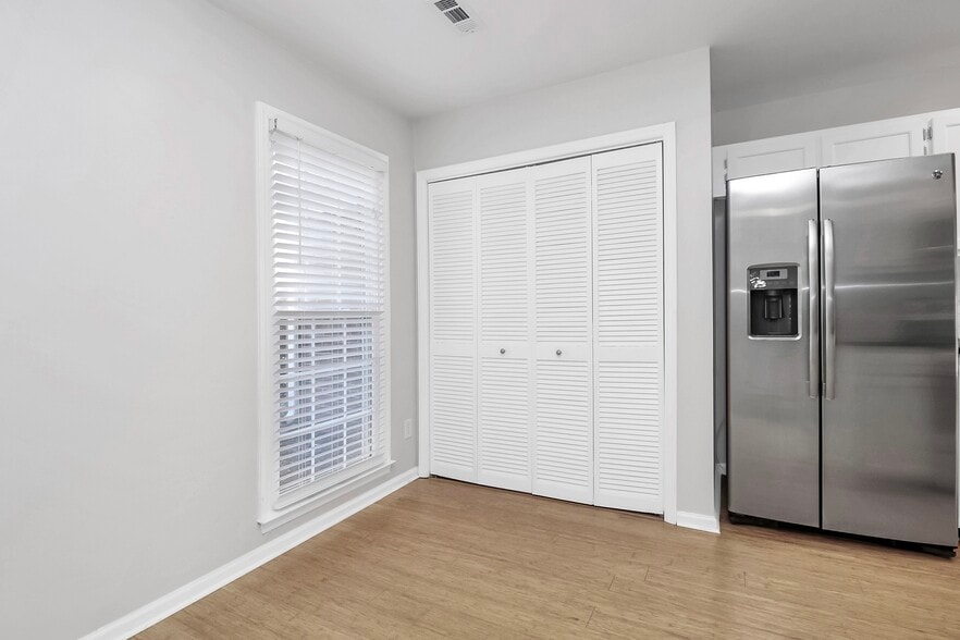 Building Photo - 9459 Kings Falls Dr