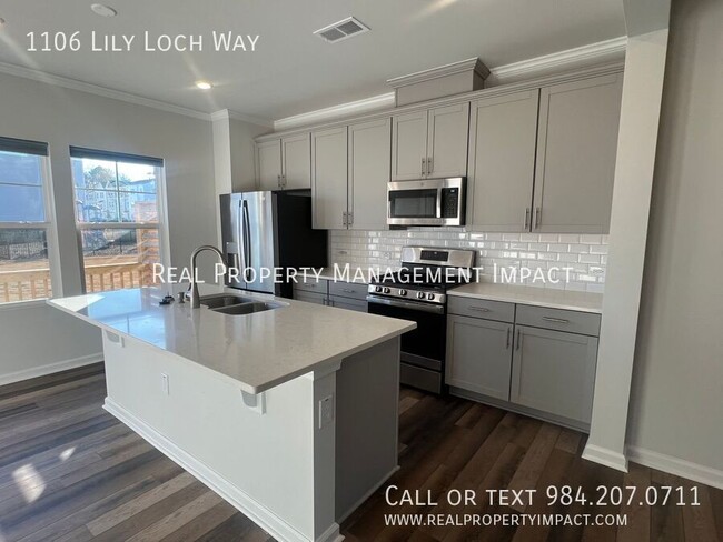 Building Photo - Spacious 4 bedroom 4 Bath Modern Townhome ...