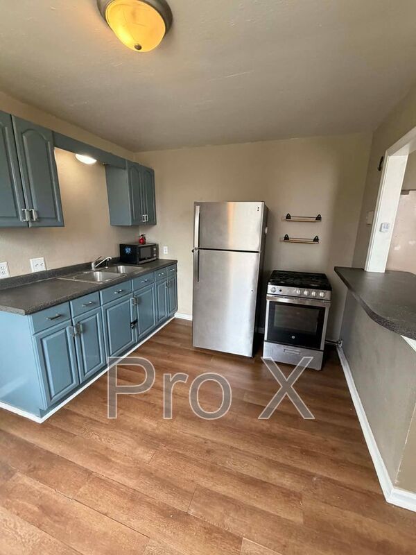 Building Photo - 408 E 41st St