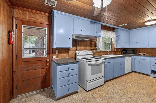 Building Photo - 1601 Walnut Ave