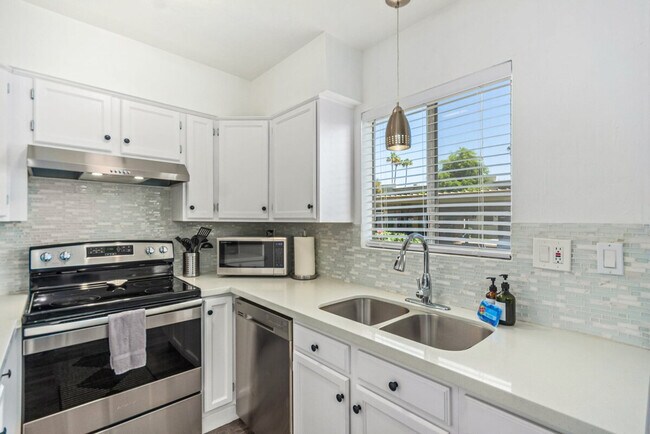 Building Photo - 4610 N 68th St