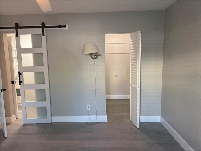 Building Photo - 4700 Cove Cir