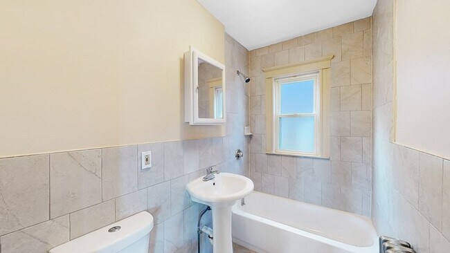 Building Photo - 16 Bentham Rd