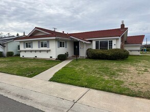 Building Photo - Beautiful 3 Bed / 2 Bath Home in North Yuba City
