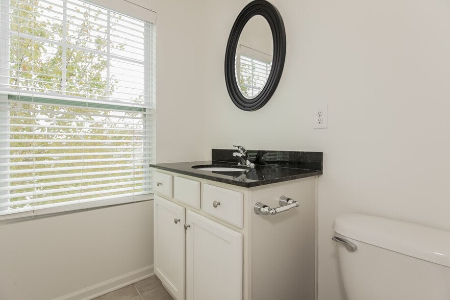 Building Photo - 4202 Broadstairs Dr SW