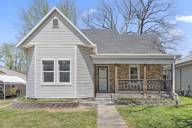 Primary Photo - REMODELED 3 Bed | 1 bath | FENCED IN YARD ...