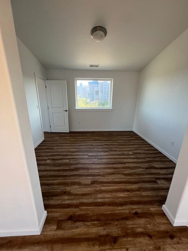 Building Photo - Beautiful 3 bedroom, 2 1/2 bath House with Ocean View!