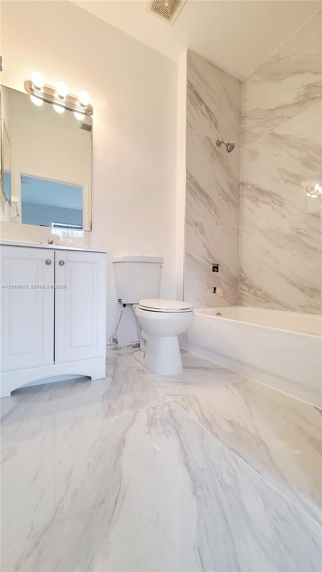 Building Photo - 741 SE 2nd St