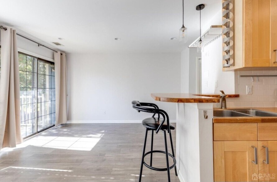 Building Photo - 117 Longfield Ct