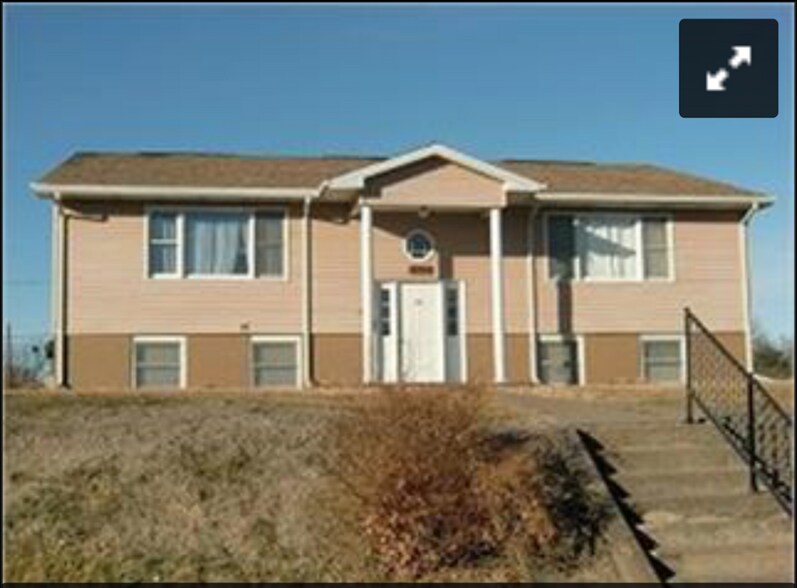 Unit Building - 101 Neidig Ave