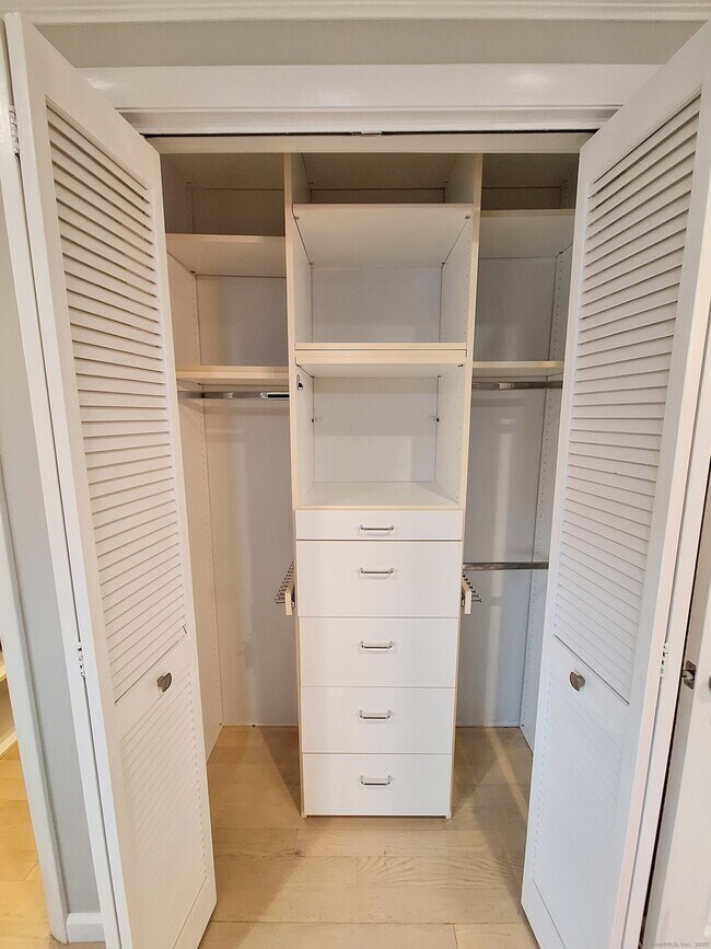 Building Photo - 238 Skyview Dr