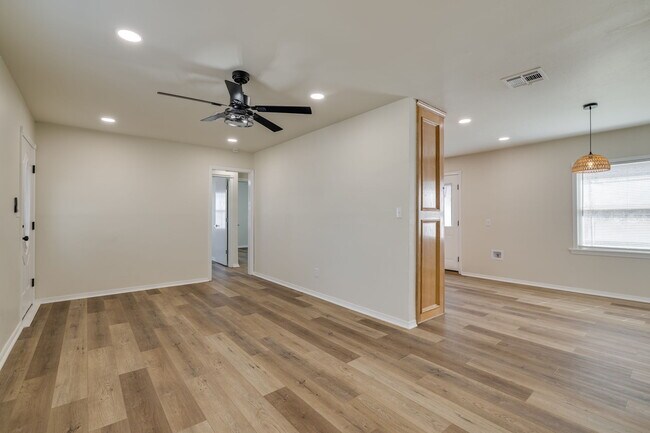Building Photo - 2416 NW 40th St