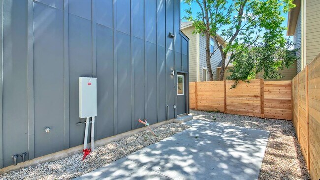 Building Photo - 7204 Meador Ave