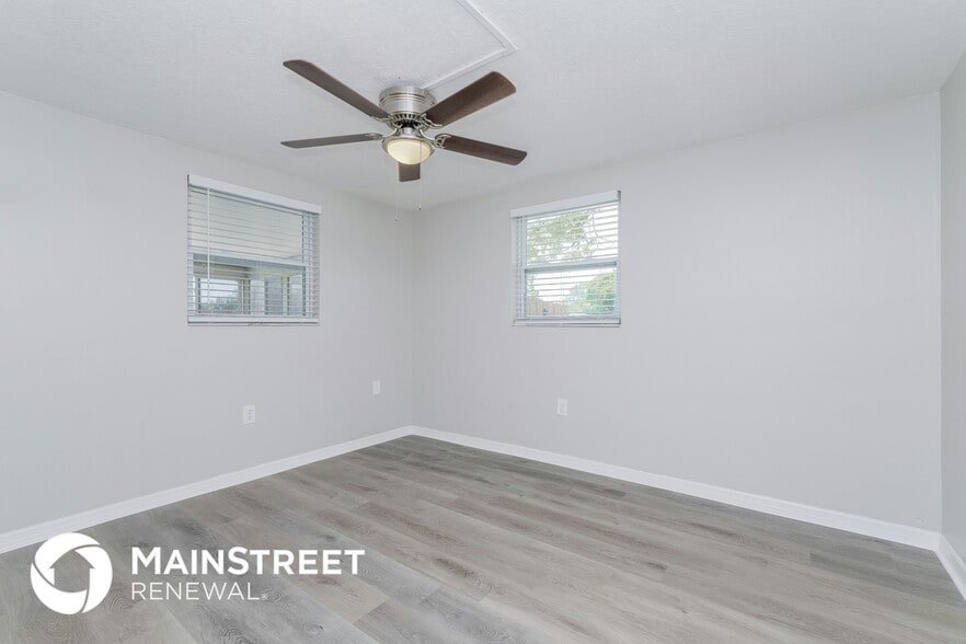 Building Photo - 5700 Thrush Dr