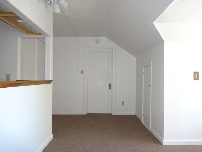 Building Photo - 473-455 Johnstonville Rd