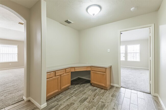 Building Photo - 8914 Heron Nest Dr