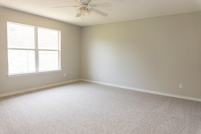 Building Photo - 465 Jillian Dr