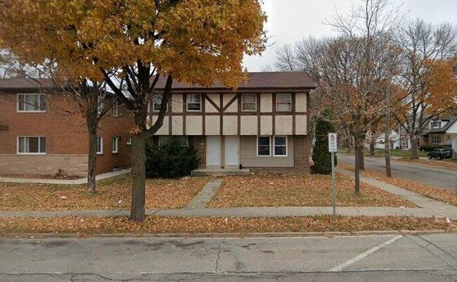 Building Photo - 9402 W Silver Spring Dr