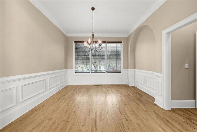 Building Photo - 225 Lake Summit View