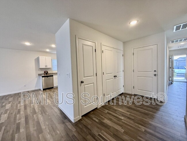 Building Photo - 2167 Cottonwood Crk Cir