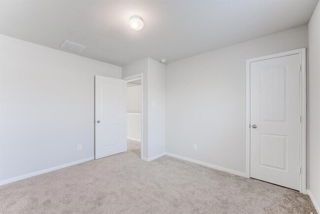Building Photo - 5842 Adelaide River Dr