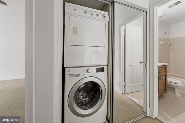 Building Photo - 5921 Barbados Pl