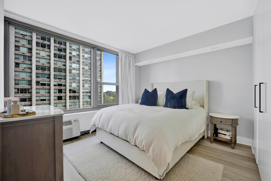 Building Photo - 3600 N Lake Shore Dr