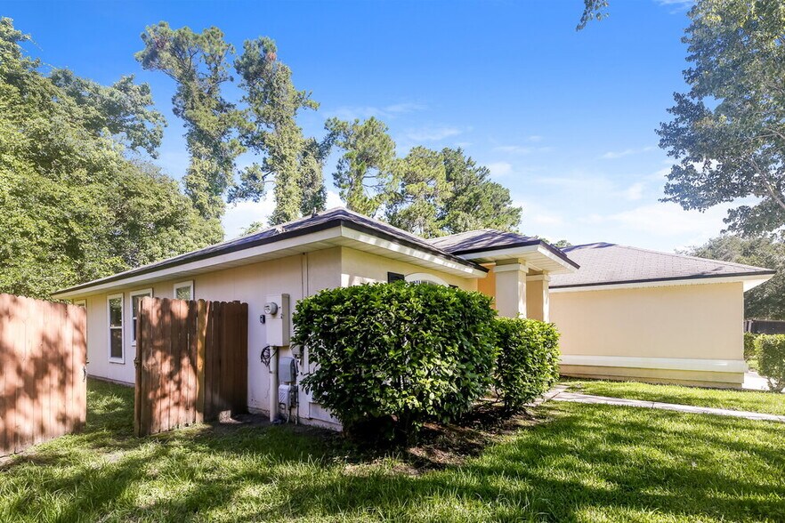 Building Photo - 14036 Crestwick Dr W