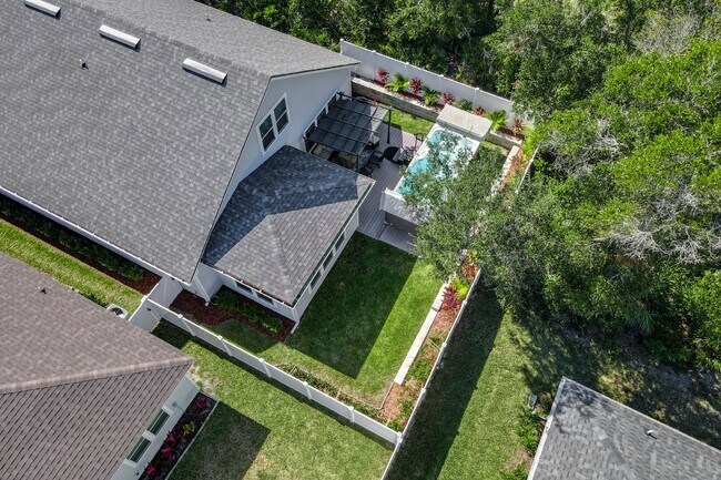 Building Photo - "Luxurious Furnished Home with 4-Bed, 3-Bath, Swim Spa Fenced Yard Golf Cart steps to the beach!"