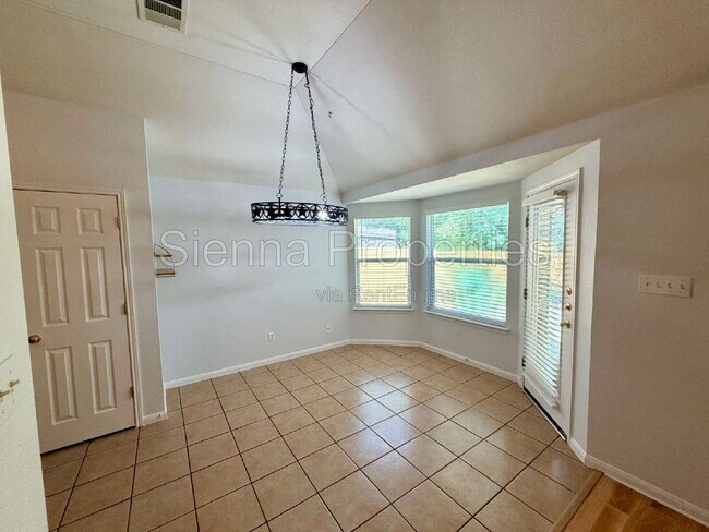 Building Photo - 1517 Hawk Dr