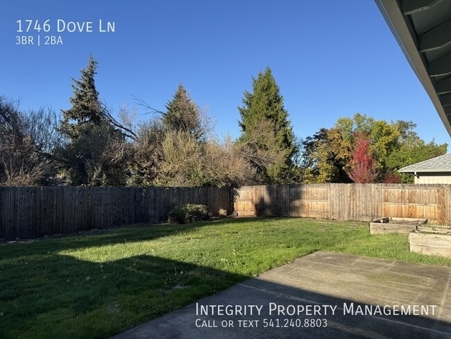 Building Photo - 1746 Dove Ln