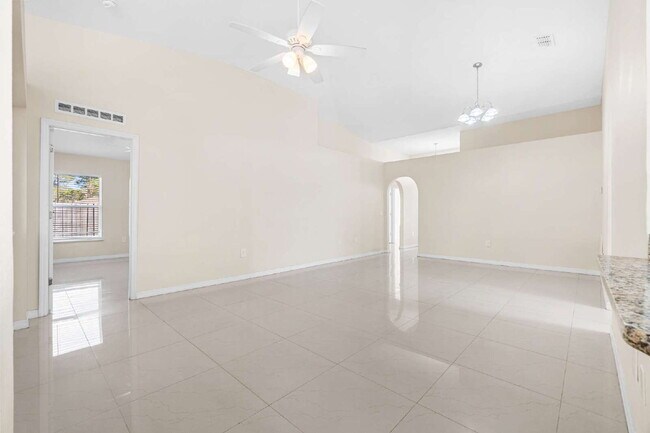 Building Photo - Spacious 3BR Home with Tile Floors & Spa-Like Primary Suite – Marion Oaks