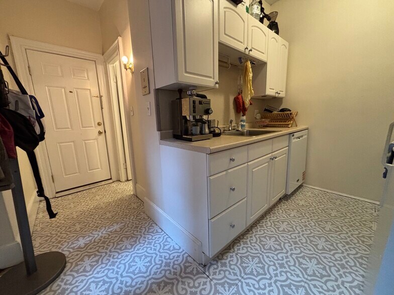 Building Photo - 2 Myrtle St