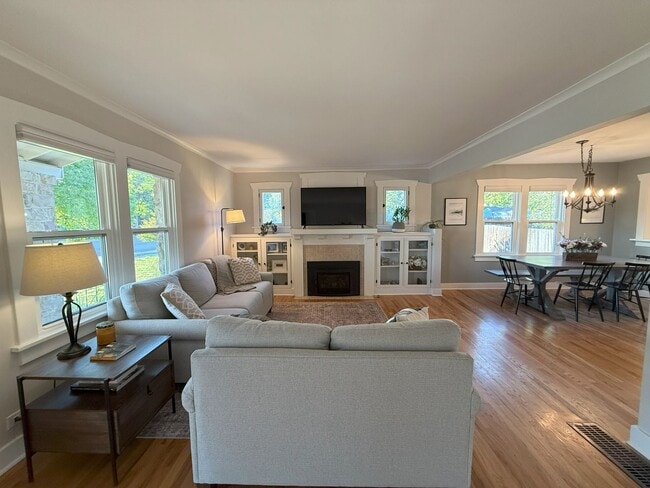 Building Photo - LITTLETON CHARM!!! CORNER LOT, BRICK HOME WITH GARAGE, AVAILABLE NOW, $0 DEPOSIT OPTIONS