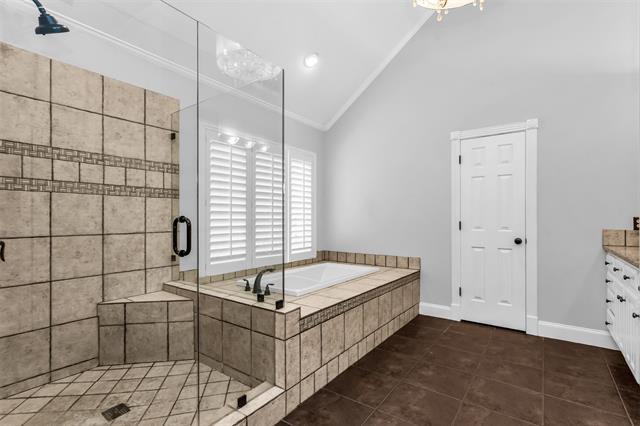 Building Photo - 4404 Hollow Oak Dr