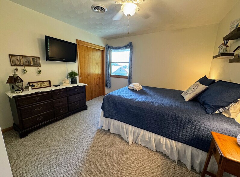 Building Photo - 56500 Penn Rd