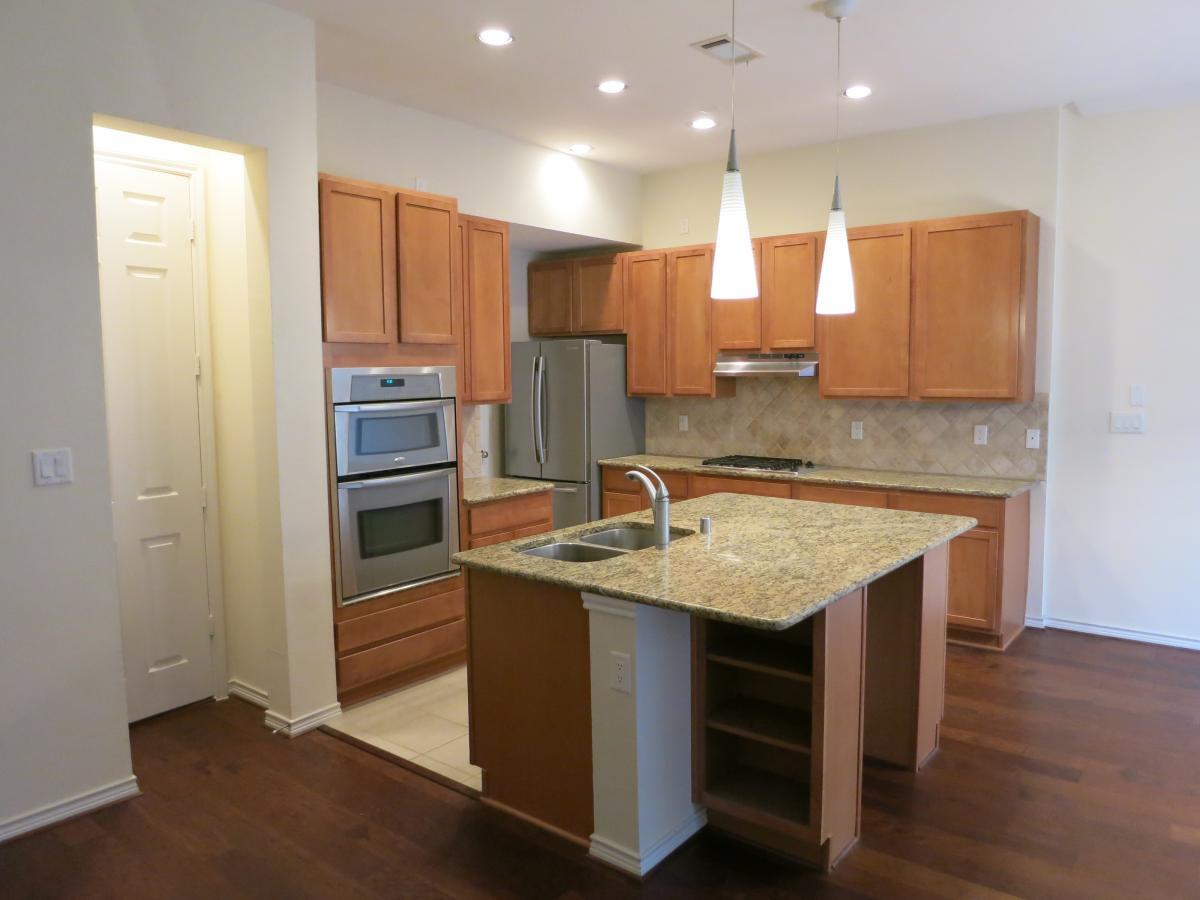 Building Photo - 1206 Emerald Glen