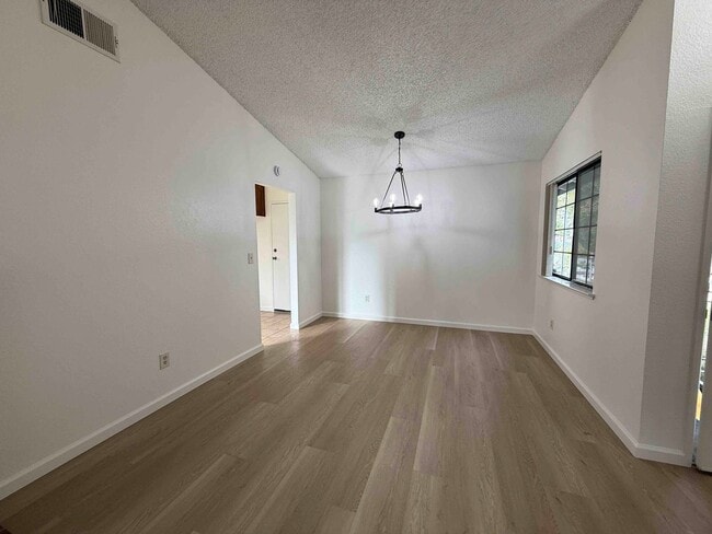 Building Photo - Great Natomas 3 Bedroom on Large Court