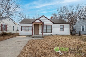 Building Photo - Renovated 3 Bedroom 1 Bathroom!