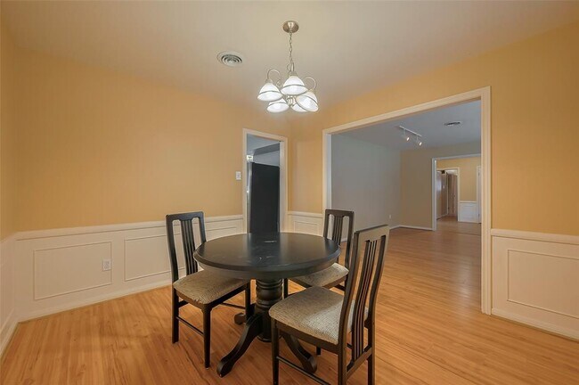 Building Photo - 7906 Braesview Ln