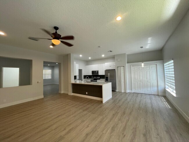 Building Photo - 4293 Laurel Ridge Cir