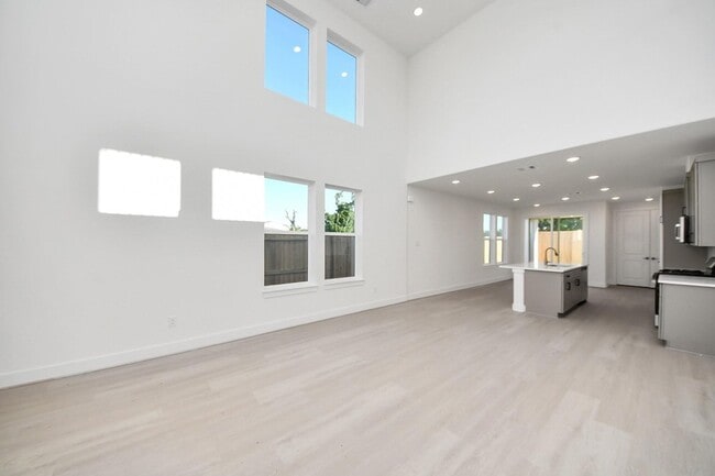 Building Photo - 4324 Avron Dr