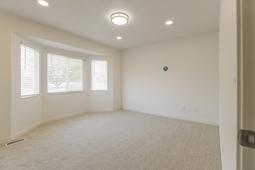 Building Photo - 2098 E Weeping Willow Way